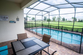 Cozy Villa with pool at Solterra Resort